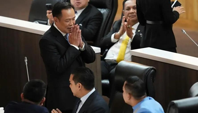 58岁阿努廷的“三重身份”：华裔、飞行员、泰国新掌舵人