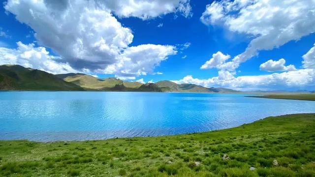 西藏没有海，却收集了世间所有蓝