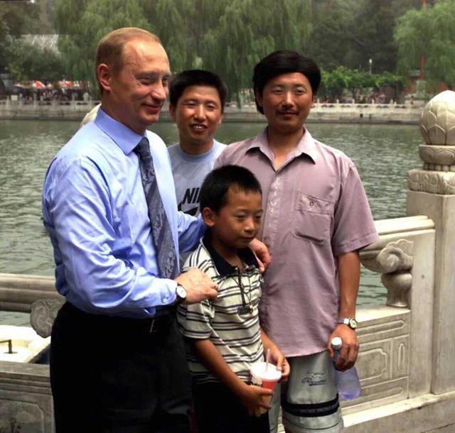 25年前与普京合影的男孩找到了