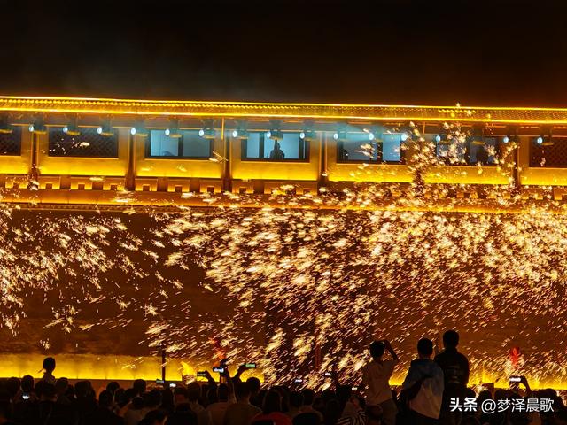 铁火映山河 中俄共华章 云梦国庆夜空中绽放文明对话