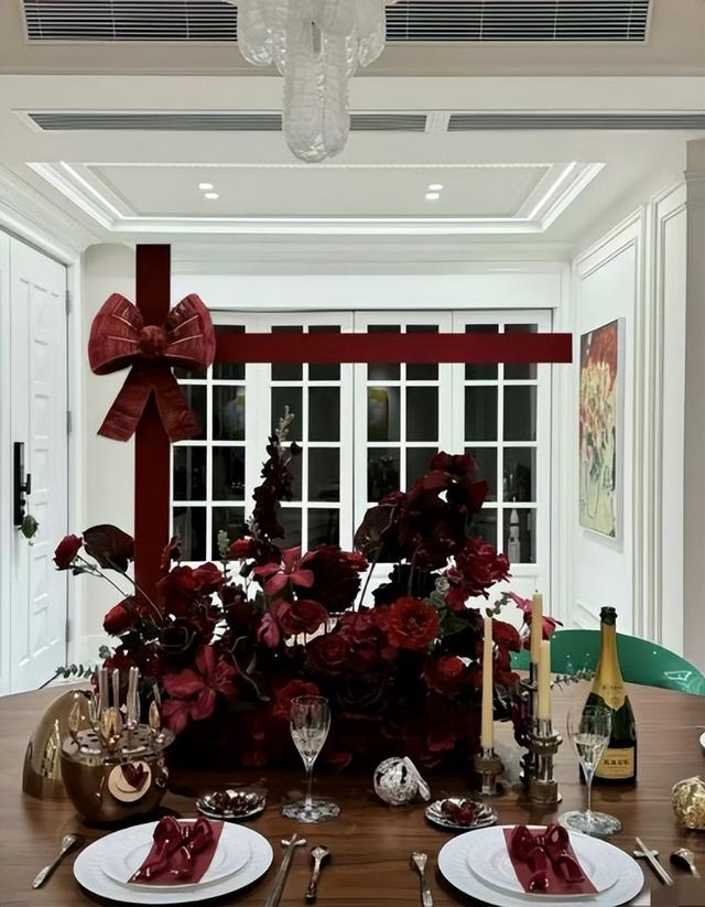 37岁倪妮晒照过圣诞，一细节暴露真实现状，难怪当初看不上冯绍峰