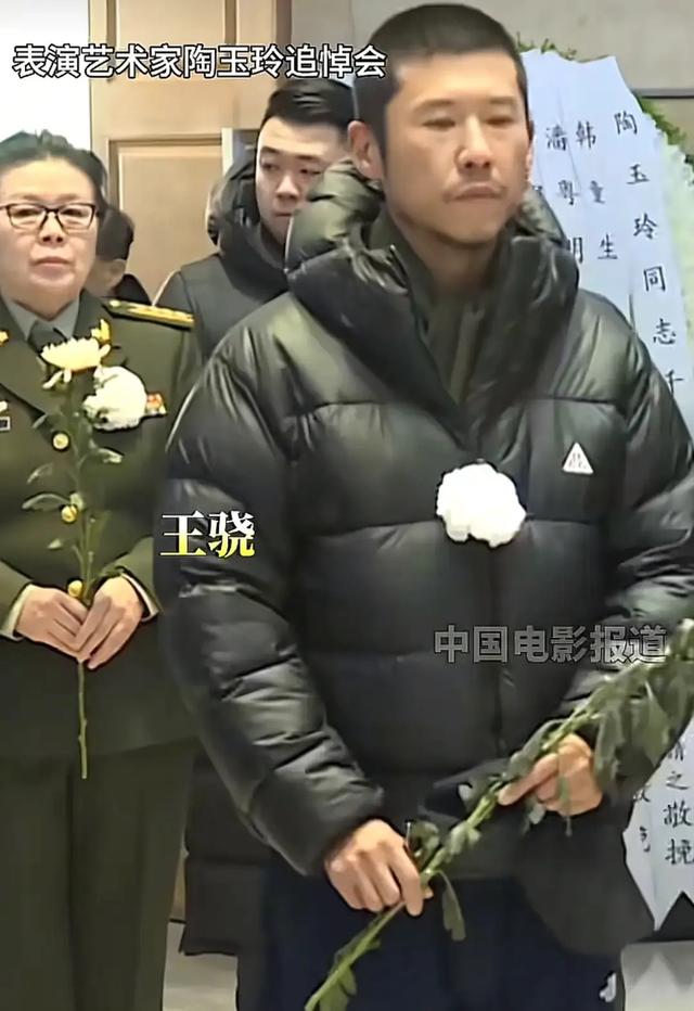 陶玉玲追悼仪式！众老戏骨现身 89岁李明启痛哭 张光北透露住院细节