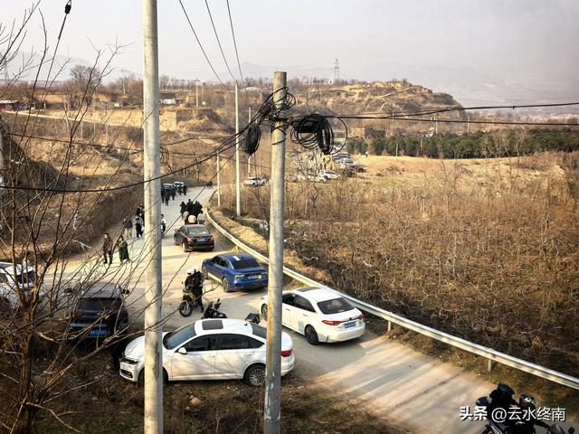 咸阳这地方不要去了！景色就这，到地方还要走1小时，还堵得不行