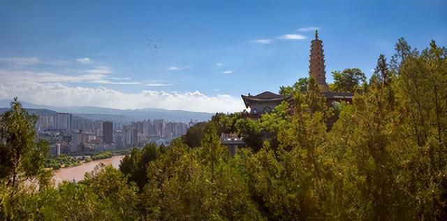 走进兰州白塔山公园：探寻佛塔故事与兰州历史印记