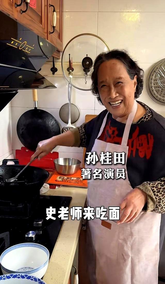 83岁孙桂田现状曝光！独居四合院装修简陋，晚年丧子女儿不陪她住