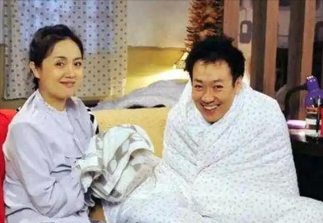 朱媛媛去世不到1年，52岁辛柏青现身春晚彩排	，恶心的一幕出现了