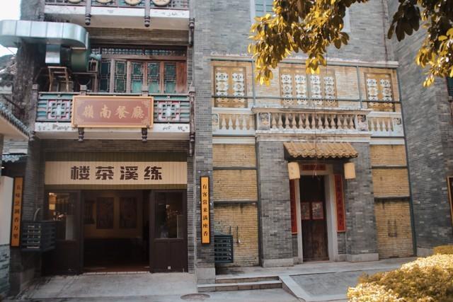漂亮女邻居老公常年出差，她家灯泡总坏，每次都喊我去修