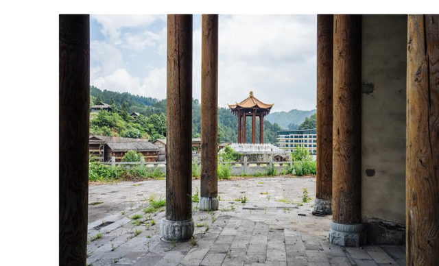 独山县令人惋惜的水司楼，造价太高不堪重负，改成酒店却不敢入住