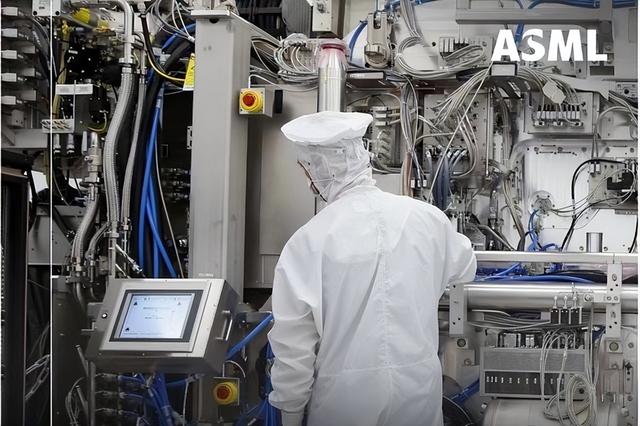 美荷两国曾同时发声，对中国独立研发的光刻机技术给予了强烈批评