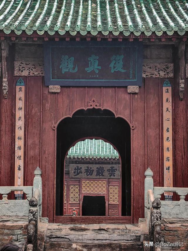 武当山意外之喜！雨中留宿南岩，邂逅古建与自然的绝配