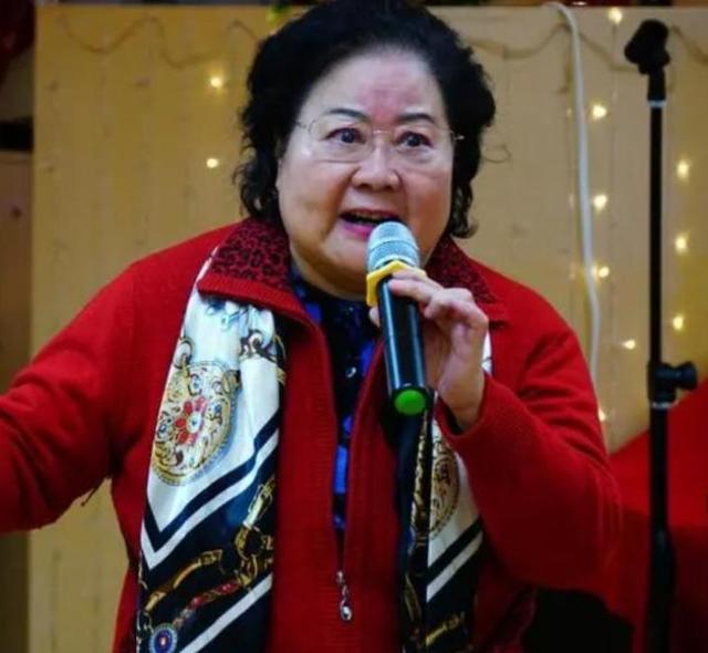 吃里扒外	、永不回国？带30名演员留美不归	，如今年过花甲归来