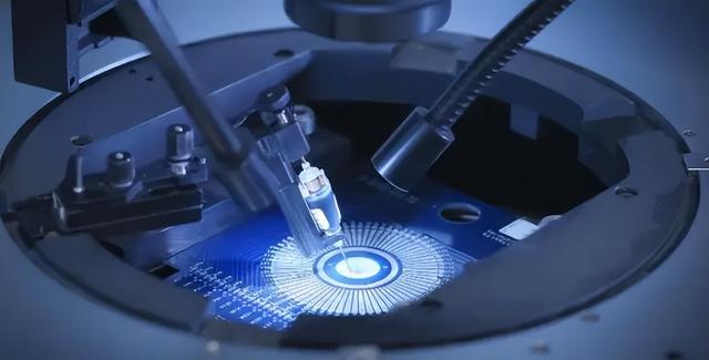 29亿！从荷兰空运到美国的光刻机，撕破了美半导体的“遮羞布”！