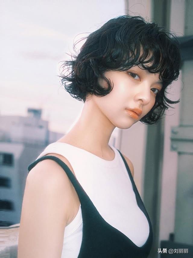日系慵懒卷发：解锁松弛感，适配所有风格的氛围感神器