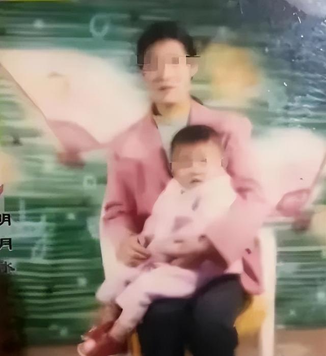 母亲去世1713天后，父亲被执行死刑，儿子拒领骨灰，亲戚：白眼狼