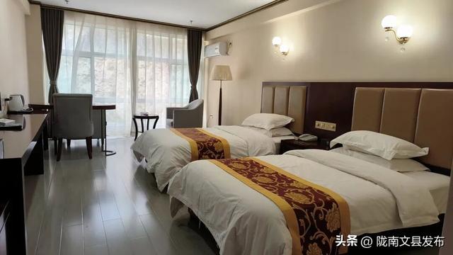 文县双节盛景：天池映月话团圆，白马欢歌越千年
