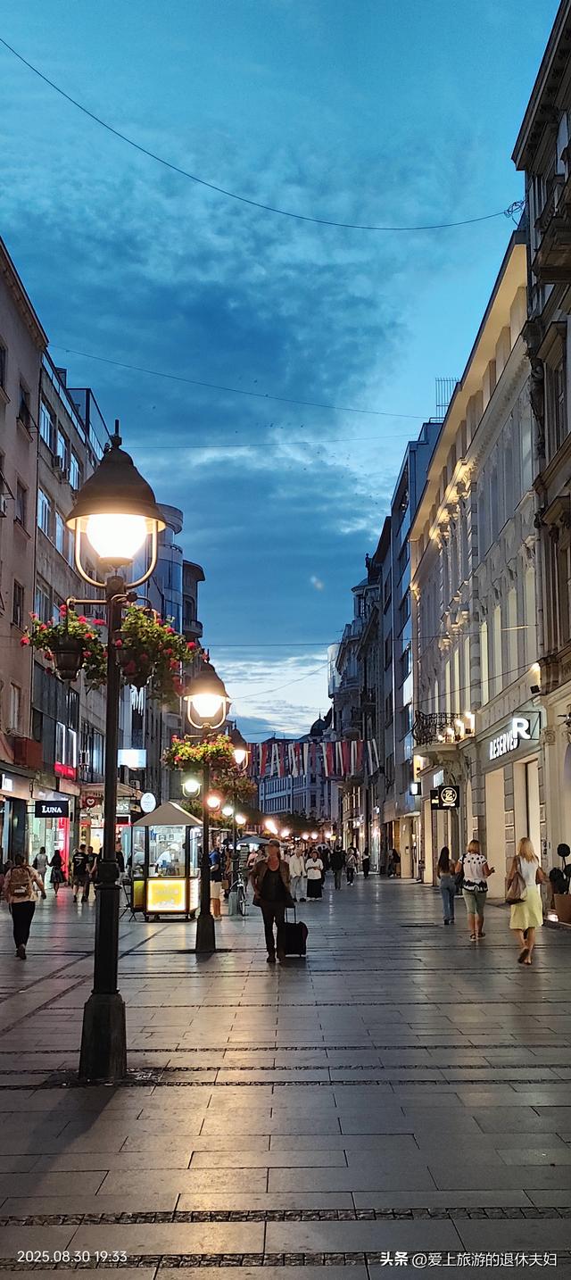 自由行第2天：坐8小时大巴到贝尔格莱德，买不到流量卡，几乎崩溃