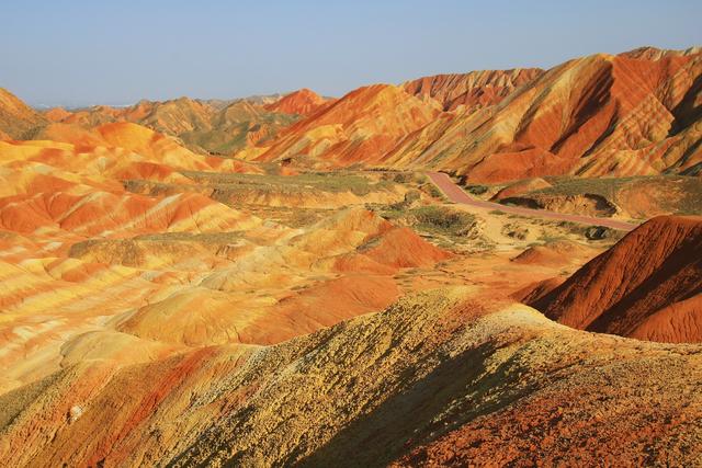 张掖七彩丹霞，一处“被上帝打翻的调色盘”，看大自然的鬼斧神工