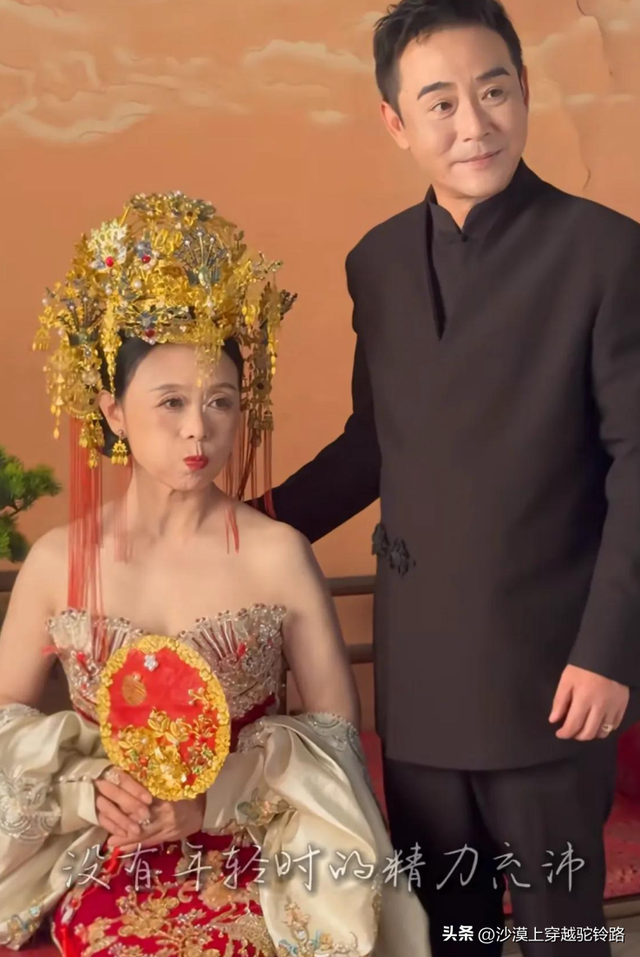 太甜了！63岁演员吴琼和48岁老公拍婚照	，结婚21年仍如初恋