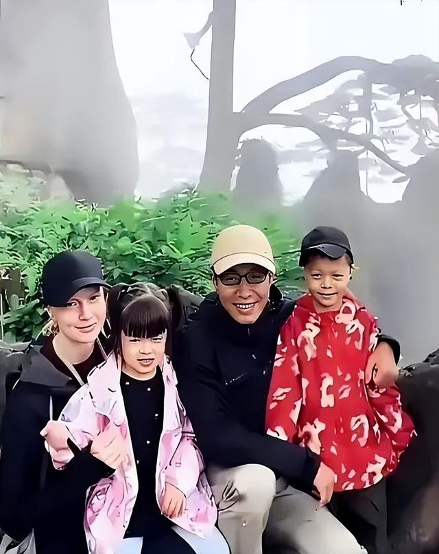 撒贝宁基因真的太强大了，不但女儿像中国人，儿子更像他