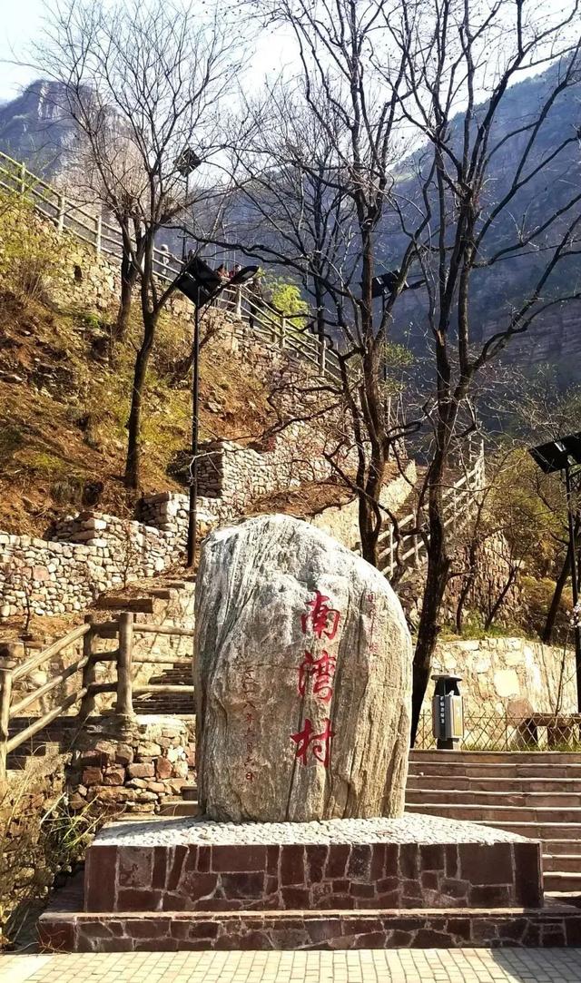 走进“实景课堂”，感悟红旗渠精神