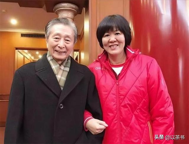 86岁宋世雄现状：定居北京老到认不出，托举儿女成才后却都在国外