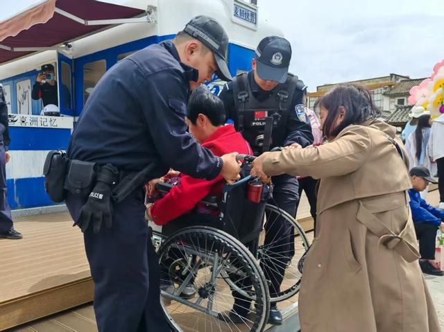 大理国庆护游：“警伴美景行”平安暖人心