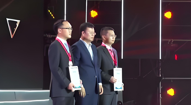山西85后博士北漂：父亲投4亿，炼成300亿估值！1200项专利破垄断