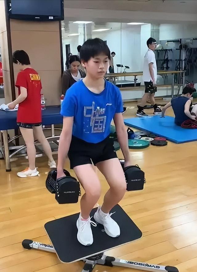 这次被央媒“点名”的陈芋汐，暴露真实处境，原来全红婵没说错