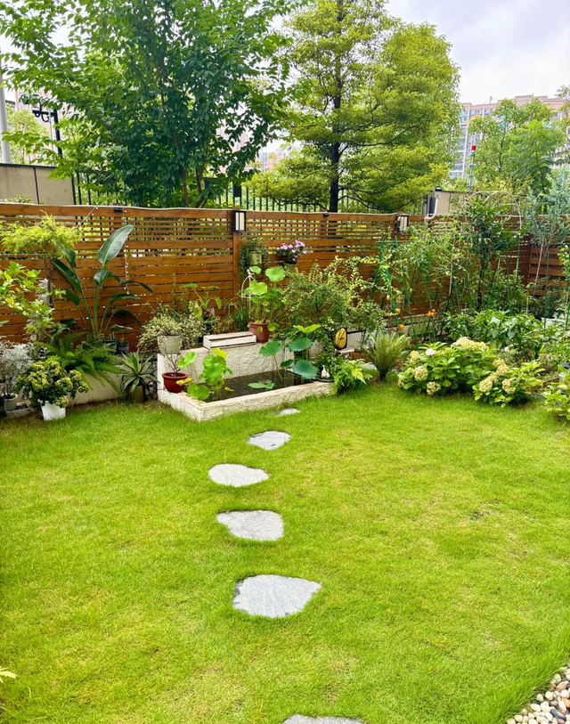 退休后，有个院子，种菜养花，就挺幸福