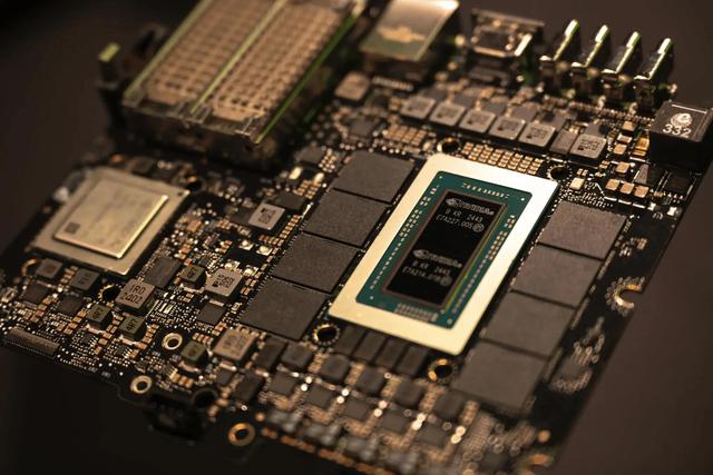 除稀土外,中方还有三张王牌没用,黄仁勋下结论:AI大战输家已定