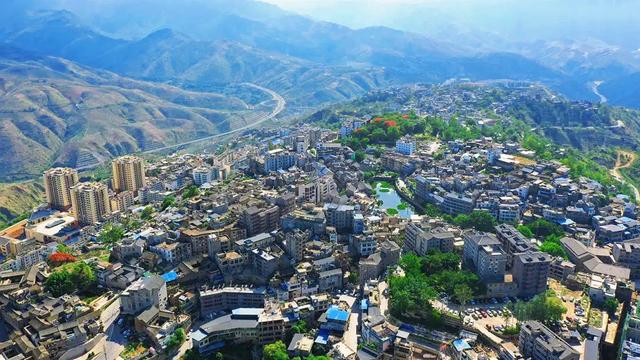 地名里的红河 | 188万人次打卡！这座边疆小城，不仅“红”，而且“火”