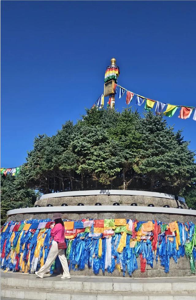锡林格勒：从敖包经幡到金莲绽放，触摸草原的千年脉搏！