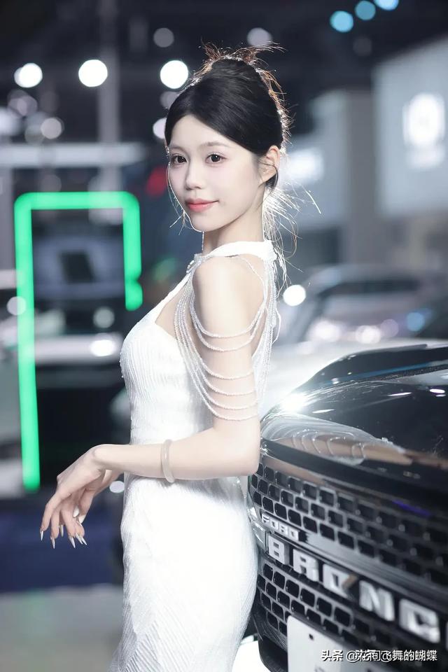 成都一车模好漂亮178cm身高体重55kg 美得太犯规 绝世佳人不过如此