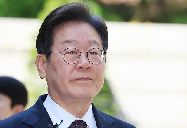 不敢得罪美国，也不敢得罪中国！李在明确定不来中国了，中方直接把邀请函递到韩国三号人物手中