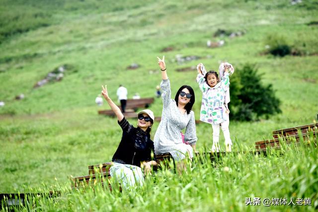 六盘水“贵州屋脊”韭菜坪清凉气候吸引各地游客赏景避暑游