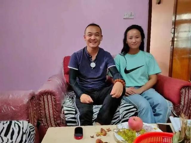 靠“睡后收入”游学尼泊尔的金融民工