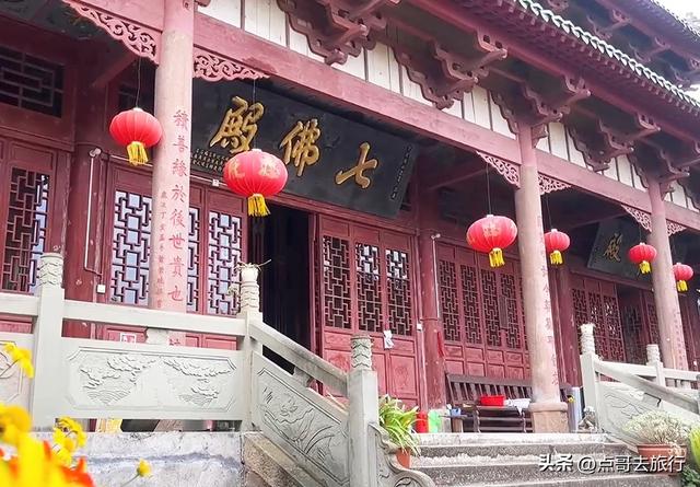 成都彭州被冷落的寺庙，殿宇壮观恢宏，位置堪称上乘，不要门票！