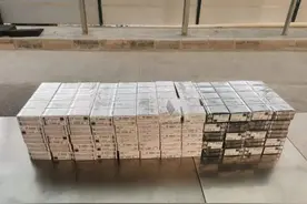 客运车轮胎暗格处藏香烟1.2万支被海关查获图片