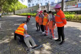 七星区环卫站开展夏季高温中暑应急演练图片