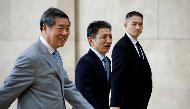 第一天会谈终于结束，中方代表微笑离场，美方表态：非常具有建设性