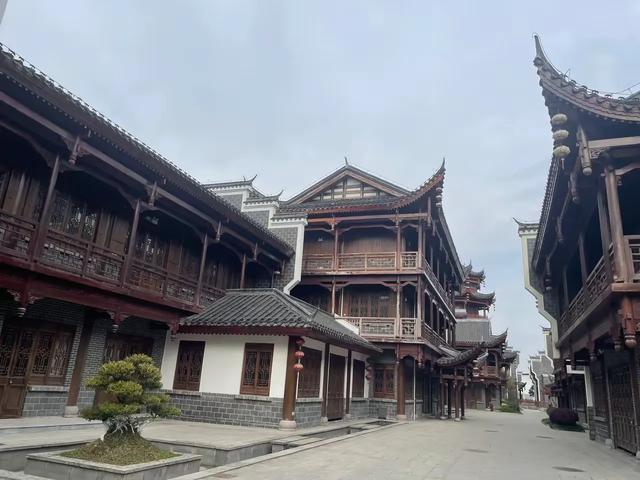 张家界大庸古城游客稀疏形同空城，未来何去何从