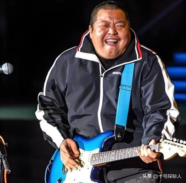 连上5次春晚，私下却和恩师同居怀孕被骗流产，如今56岁依旧单身