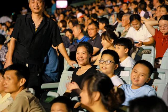 加场！加亮！印象大红袍的夏夜星河！只为，不负每一份奔赴而来的炽热目光！