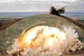 美国钻地弹有多恐怖？钻入地下60多米才爆炸，专门针对防空基地！图片