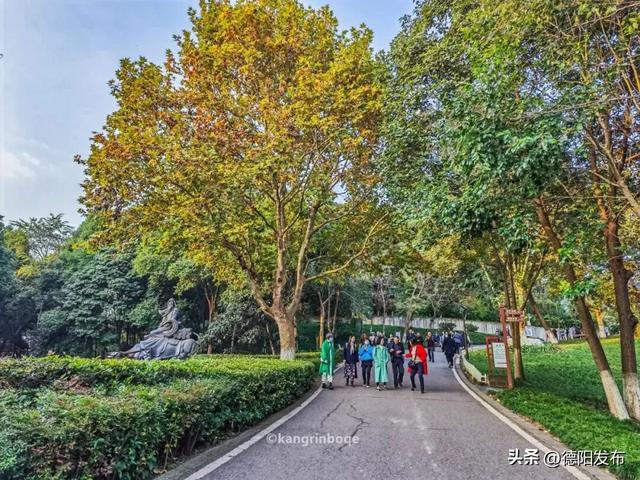 最新实拍！德阳东湖山都美成啥样了啊？太夸张了