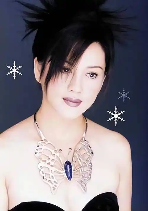 她是中国第一美妇，坐牢、离婚、拍三级片，还因太美被克林顿接见