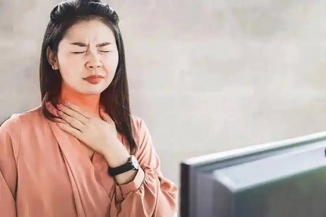 喉咙总是发痒还咳嗽？医生：可能与这四种疾病有关，需引起重视