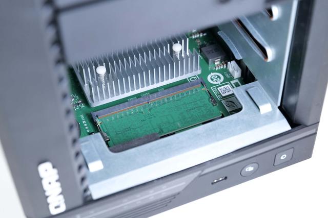 威联通TS-462C升级Qu805体验：3000多元8盘位的新旗舰NAS可真香