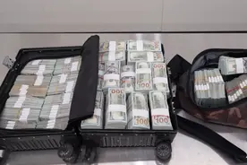 一旅客违规携带230万美元现金入境，海关通报图片