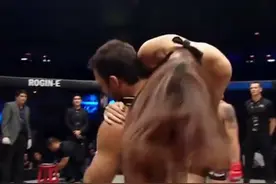 无德！拳击手踢举牌女郎臀部，遭台下观众围殴，被终身禁赛图片